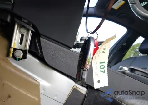 2014 Mercedes-Benz C 300 Luxury 4Matic/Sport 4Matic z USA, uszkodzony, nr VIN WDDGF8AB2ER310199